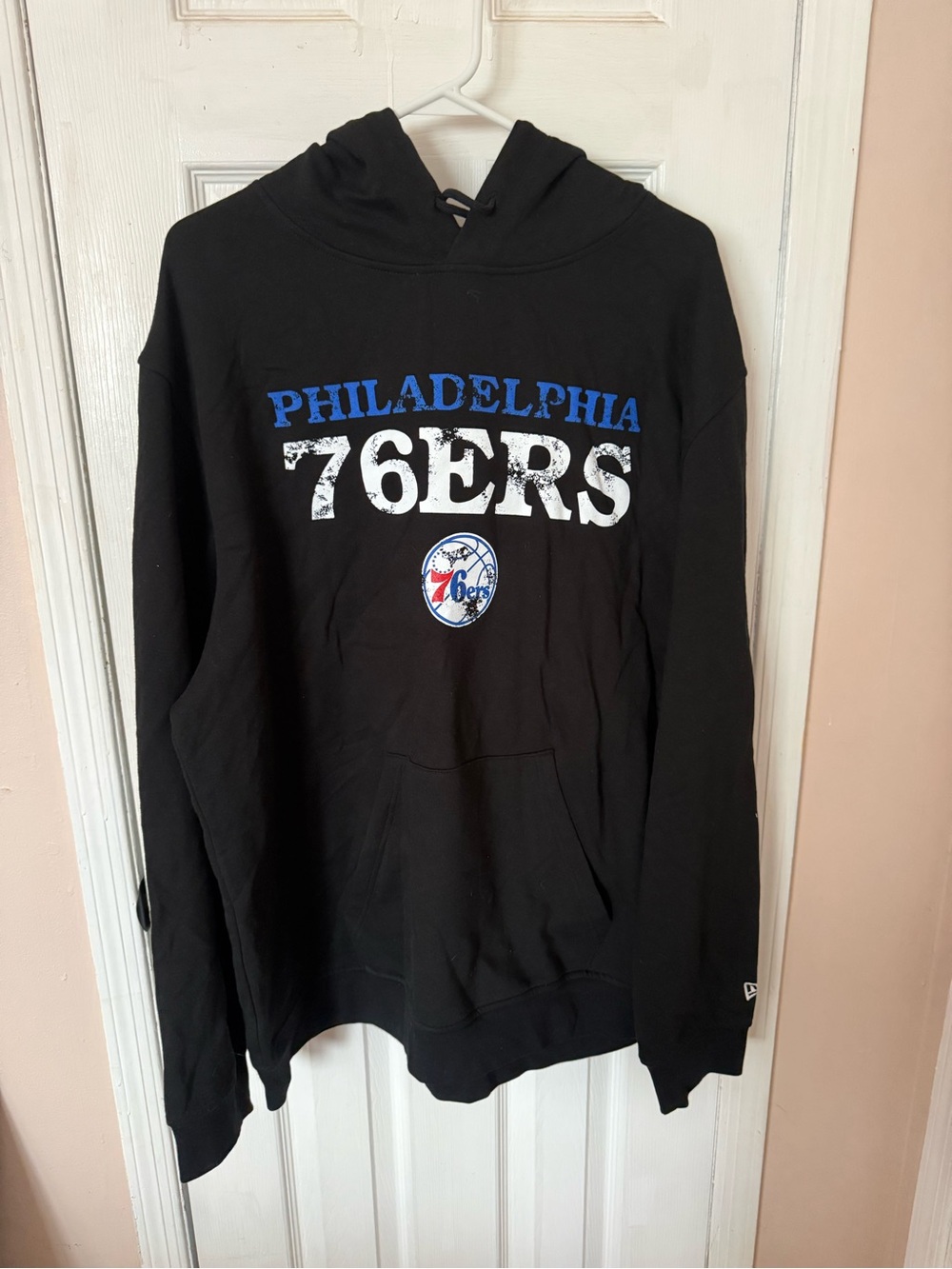 NWT New Era Philadelphia 76ers Black Hoodie Sweatshirt Size 2XL (381)